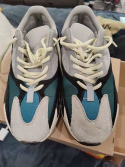 Yeezy Wave Runner Sz 9