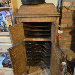 VTG  Victor Victrola Talking Machine & 27 Records