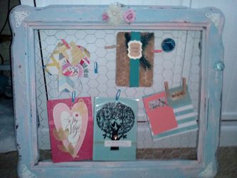 Shabbychic chicken wire board.