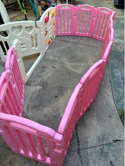 Kids play pen