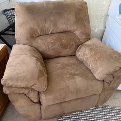 SE VENDE SOFÁ RECLINABLE CÓMODO Y ACOJEDOR $150