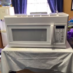 MICROWAVE-over the stove