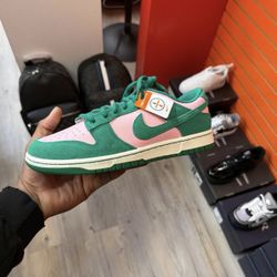 Nike Dunks Shoes
