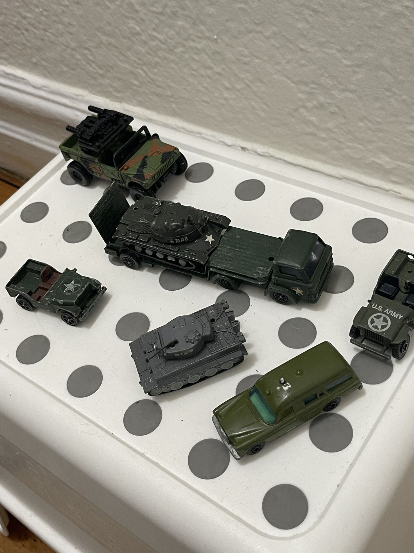 lot of 7 military Cars, Tanks,Corgi, Matchbox Lesney , Playart