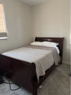Full size bed
