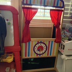 Melissa & Doug Deluxe Puppet Theater 