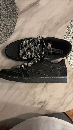 Travis Scott low black phantoms size 12