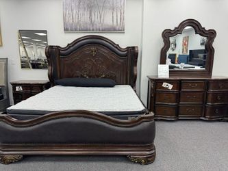 Royal Look, Grand style Queen bed/Bedroom Set in brown Finish