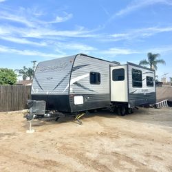 2018 FOREST RIVER 30FT