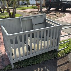 Free bay graco crib with changer