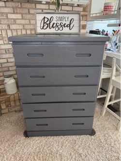 ✨✨ GORGEOUS GRAY TALL SOLID WOOD 5 DRAWER DRESSER BY JOHN M. SMITH✨✨