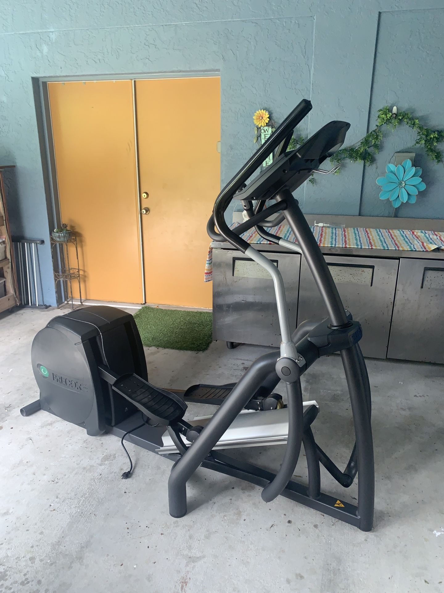 Precor EFX556 Elliptical