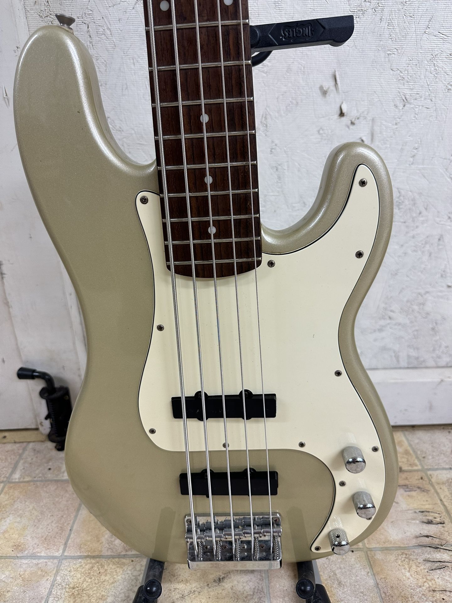 Squire Affinity Precision Bass V Shoreline Gold Electric Bass Guitar $300 Firm