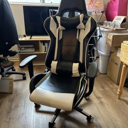 BLACK AND WHITE GAMING CHAIR 