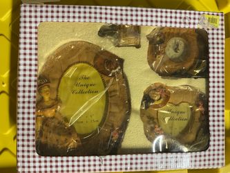 The Unique Collection 3-Piece Picture Frame and Clock Set