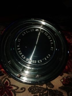 Oldsmobile hub cap