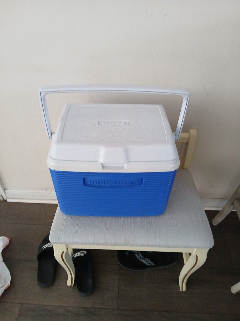 RUBBERMAID 24 QUART COOLER