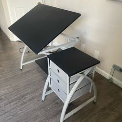 Drawing/ drafting adjustable art table