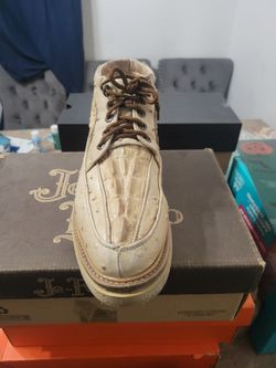 Crocodile shoe