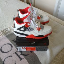 Jordan's 4 Retro 