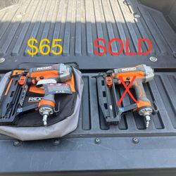 NEW RIDGID Pneumatic 16-Gauge 2-1/2 in. Straight Finish Nailer w/CLEAN DRIVE Technology