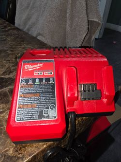 Milwaukee M12/M18 Battery Charger