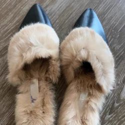 Black leather Fluffy loafer