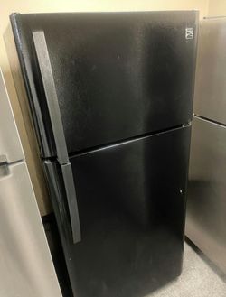 Kenmore Top Mount Refrigerator - Black, Well-Maintained, Adjustable Shelves