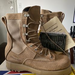 U.S. Military Surplus Temperate Weather Combat Boots, (TEMPERATE WEATHER) size 4.5