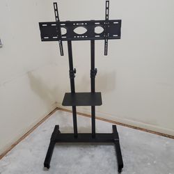 Adjustable TV stand