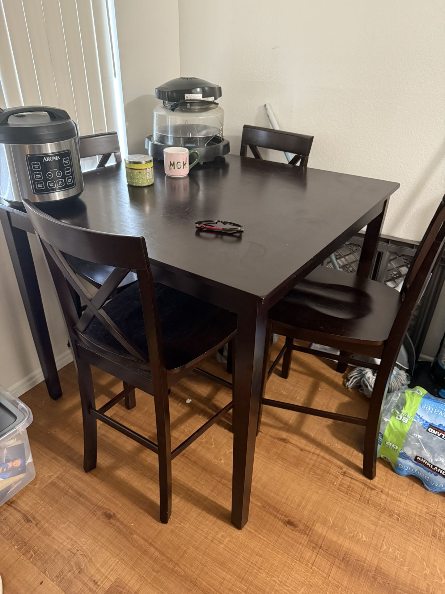 Kitchen Table And Chairs $100