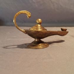 Antique Vintage Aladdin Genie Brass Oil Lamp Griffon Head