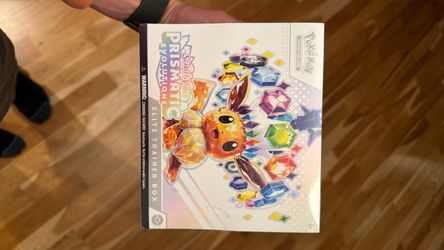 Pokemon Prismatic Evolutions ETB