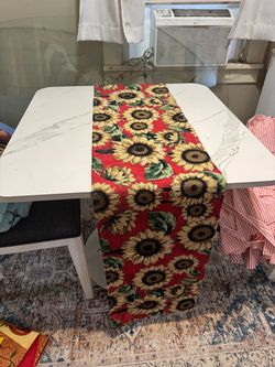 BEAUTIFUL SUNFLOWERS TABLE RUNNER