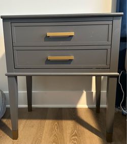 2 nightstands