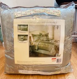 7 Piece Jacquard Bed Ensemble