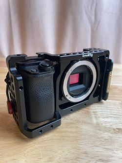 Sony Alpha a6000 Mirrorless Digital Camera 24.3MP SLR Camera with 3.0-Inch LCD (Black) w/16-50mm Power Zoom Lens with SmallRig cage.