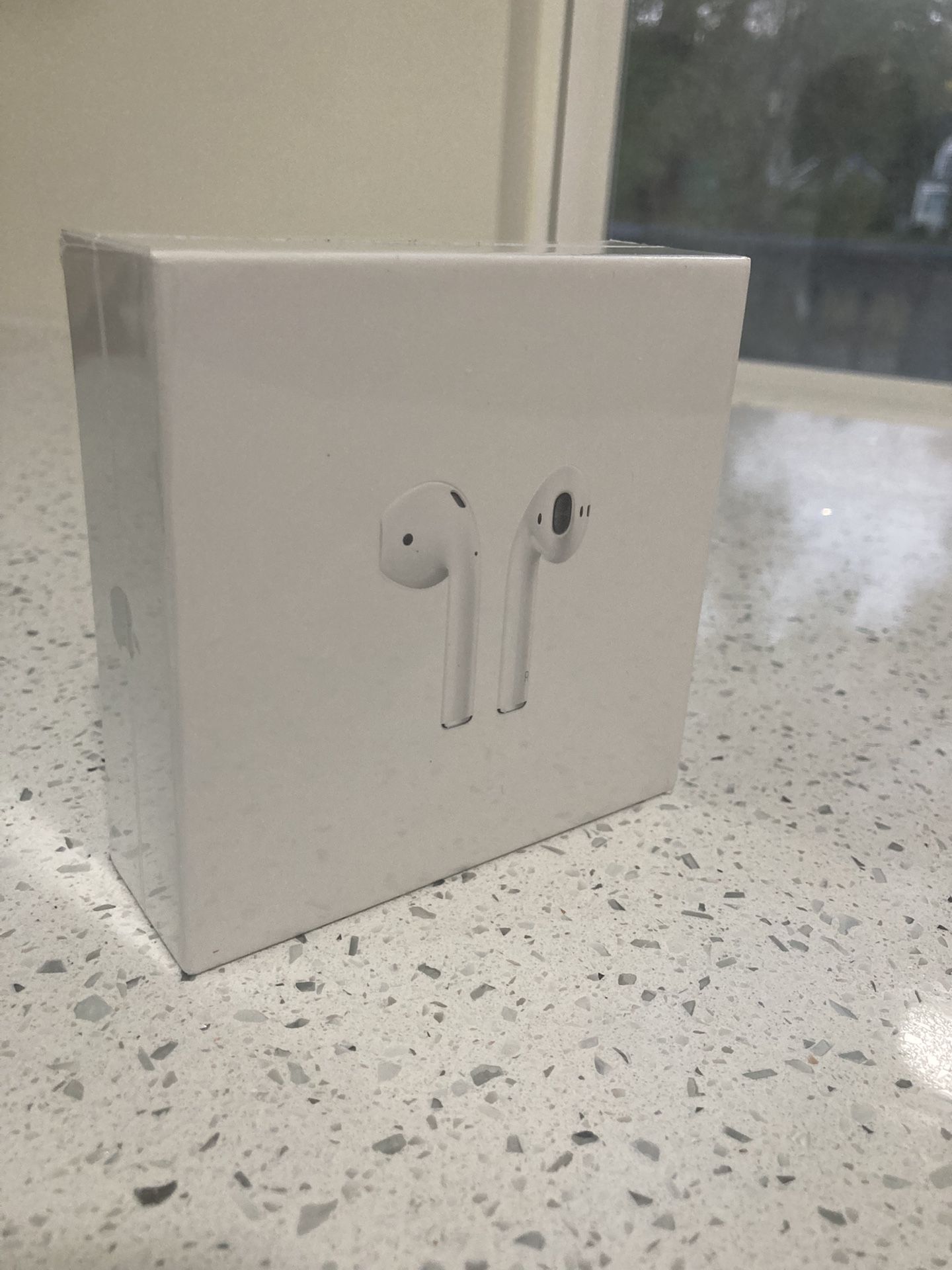 AirPods with Wireless Charging Case