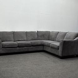 L- shaped Sectional Couch Charcoal Gray amazing condition, comfy couch. We deliver & setup.