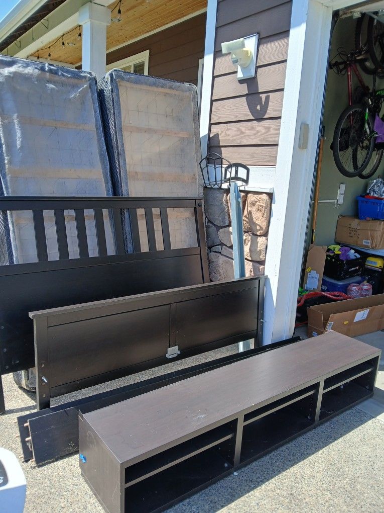Free Queen bedroom set Good Condition