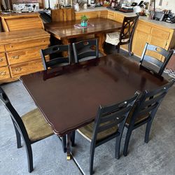 Elegant Solid Wood Dining Table With A Leaf and 6 Chairs ,Excellent Condition