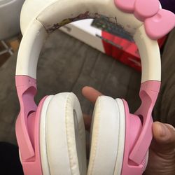 Hello Kitty Razer Headphones