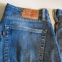 (2) men's 514 Levi's Strauss & Co. 32 x 30 good condition