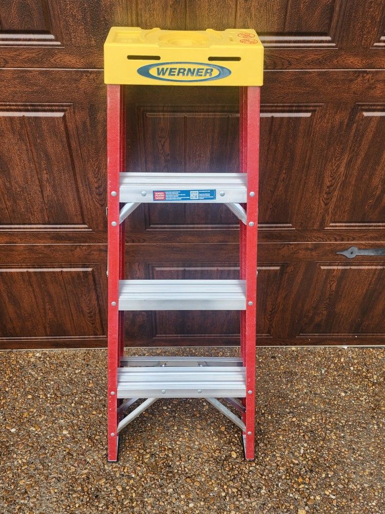 *** BRAND NEW FIBERGLASS LADDER'S ***