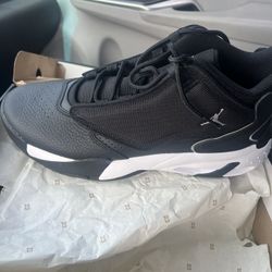 Jordan New size 11/ 5