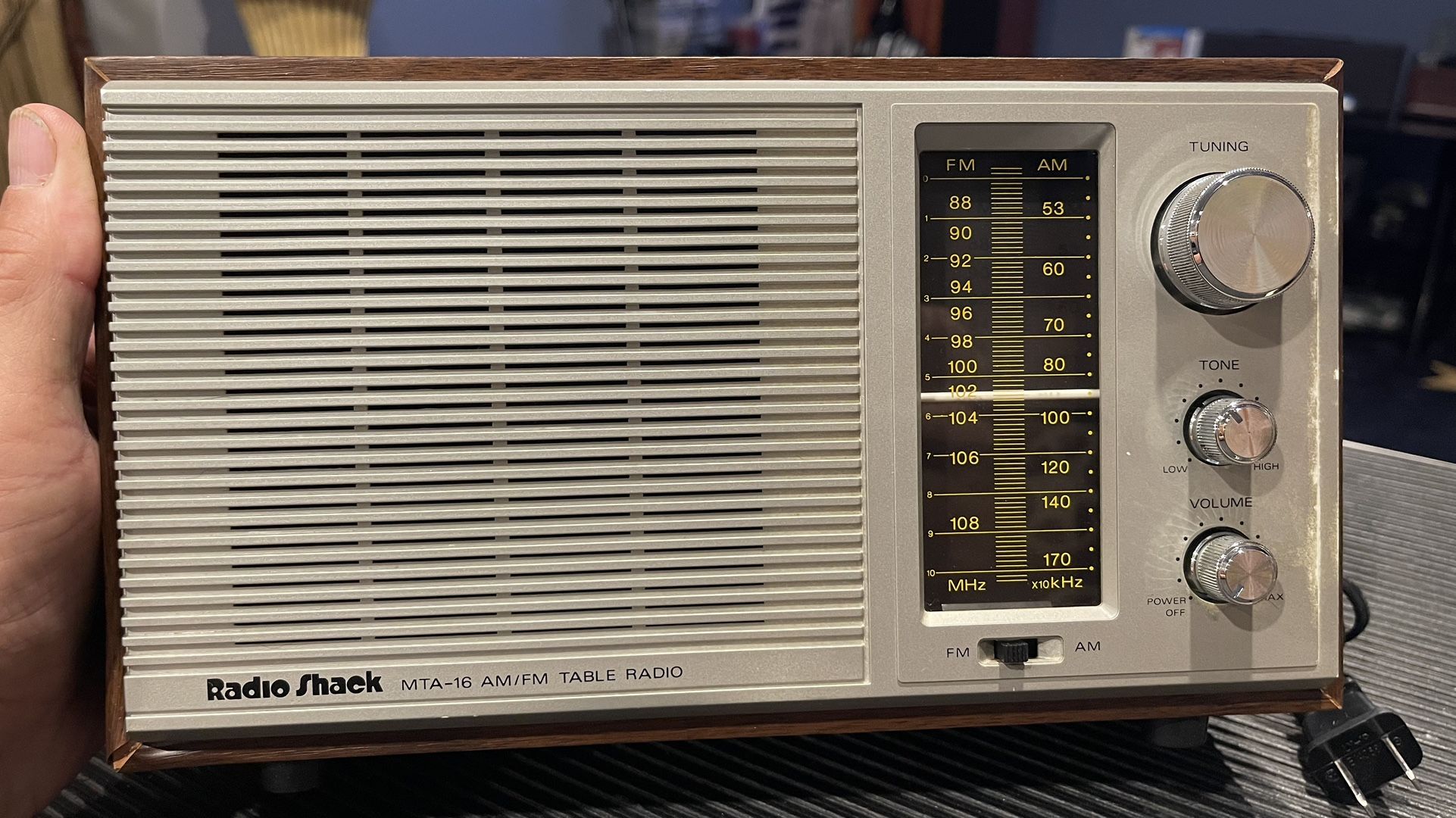Vintage Radio Shack MTA-16 AM/FM Table Radio