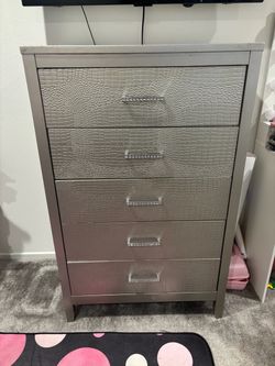 5-Drawer Dresser