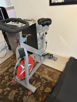 Sunny Health & Fitness Indoor Cycling Bike – Excellent Condition