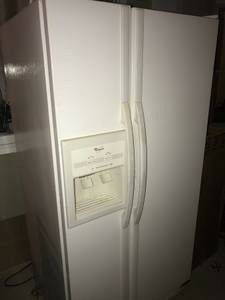 Whirlpool refrigerator - wht with ice maker/water on dr