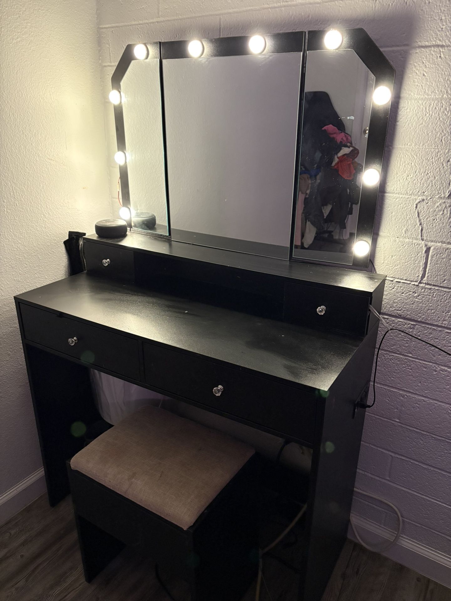Makeup Vanity / Stool Seat